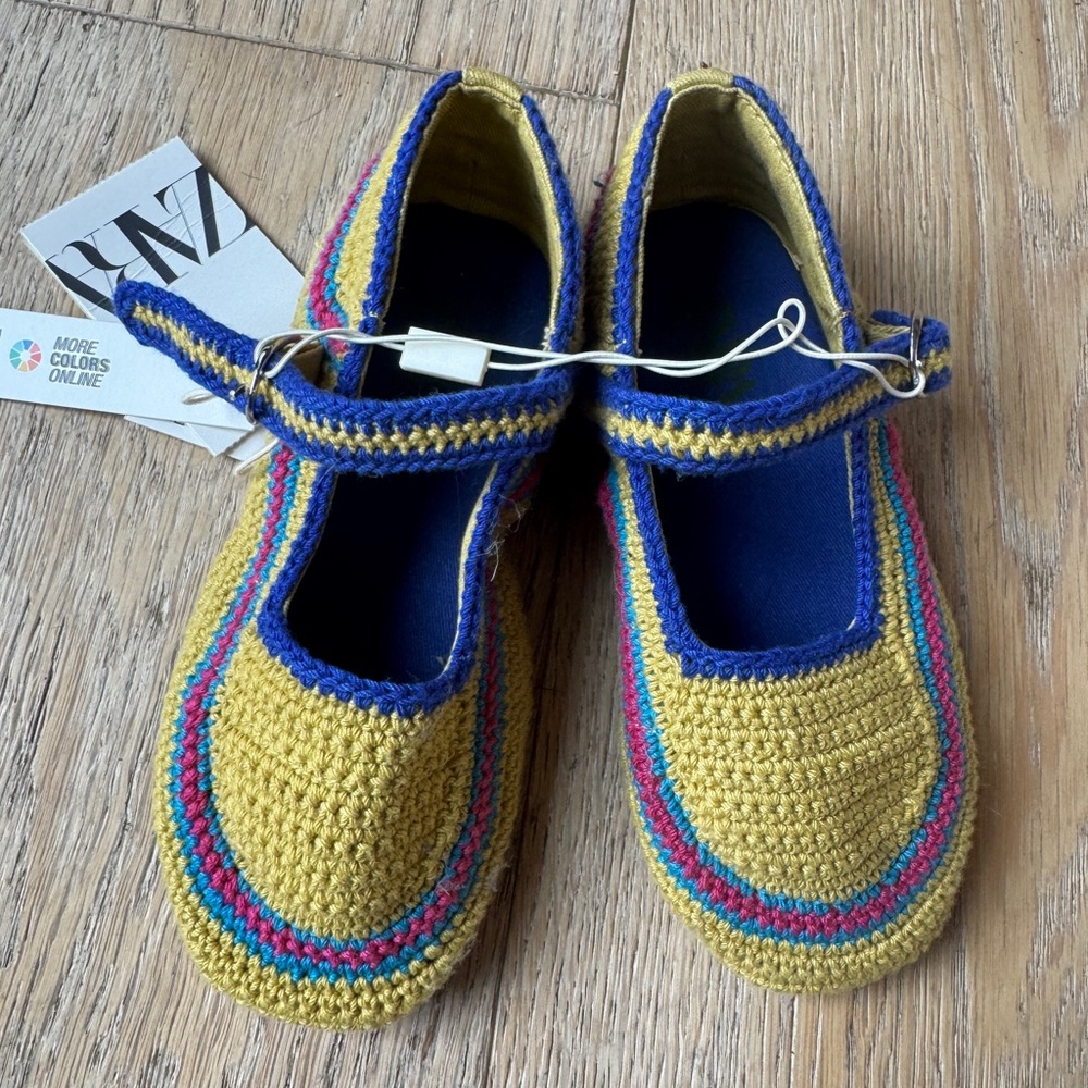Zara Little Girls NWT croqueted shoes